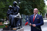 Калинин почтил память жертв терактов в День солидарности в борьбе с терроризмом