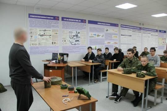 Для тамбовских школьников и студентов организована начальная военная подготовка (фото: министерство образования и науки Тамбовской области )