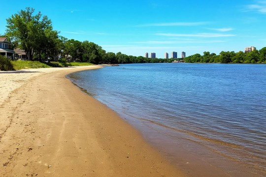 Качество воды на шести пляжах Тамбова не соответствует нормам (фото: shedevrum.ai)