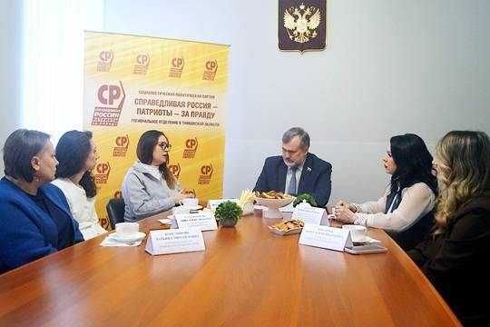 Павел Плотников обратился к министру образования из-за нарушений прав родителей и детей (фото: tambov.spravedlivo.ru)