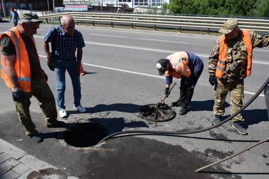 Плановая очистка ливнёвок продолжается в Тамбове (фото: администрация Тамбова)