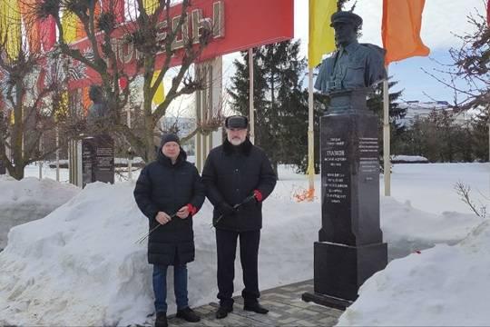 Тамбовские справедливороссы почтили память  героев в День защитника Отечества (фото: tambov.spravedlivo.ru)