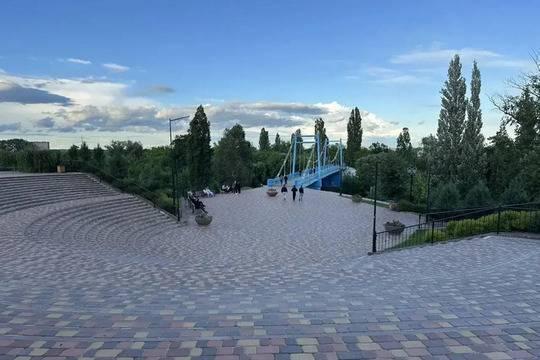 В Парке культуры и отдыха установили новый фонтан (фото: 
канал Максима Косенкова в Max)